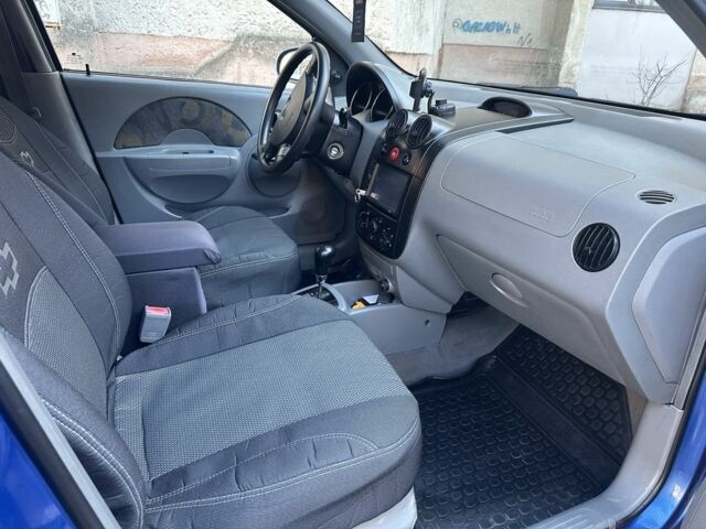 Синій Шевроле Авео, об'ємом двигуна 1.5 л та пробігом 226 тис. км за 3700 $, фото 4 на Automoto.ua