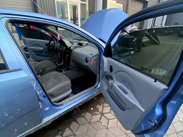 Синій Шевроле Авео, об'ємом двигуна 1.5 л та пробігом 400 тис. км за 1300 $, фото 5 на Automoto.ua