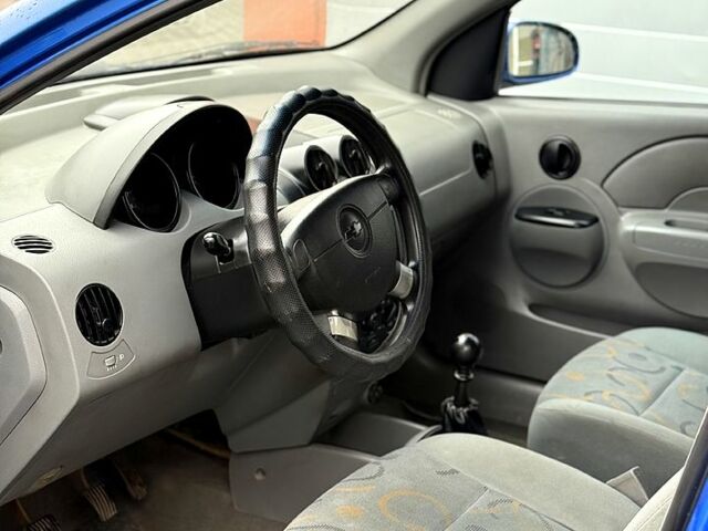 Шевроле Авео 2005 в Сумах на Automoto.ua Синий Шевроле Авео, объемом двигателя 1.5 л и пробегом 145 тыс. км за 2350 $, фото 5 на Automoto.ua