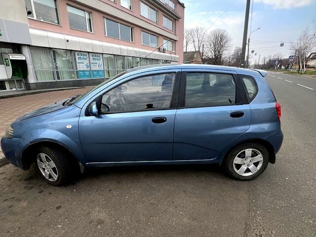 Синий Шевроле Авео, объемом двигателя 1.5 л и пробегом 310 тыс. км за 2800 $, фото 5 на Automoto.ua