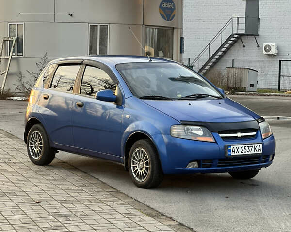 Синий Шевроле Авео, объемом двигателя 1.5 л и пробегом 211 тыс. км за 2800 $, фото 1 на Automoto.ua