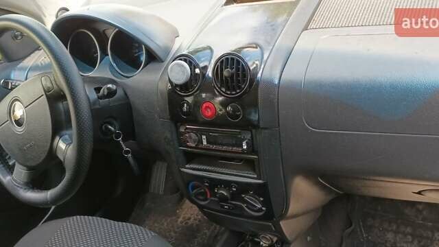 Синий Шевроле Авео, объемом двигателя 1.5 л и пробегом 360 тыс. км за 3200 $, фото 2 на Automoto.ua
