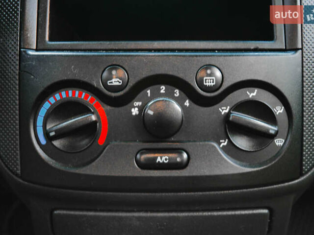 Синій Шевроле Авео, об'ємом двигуна 1.5 л та пробігом 285 тис. км за 2900 $, фото 29 на Automoto.ua