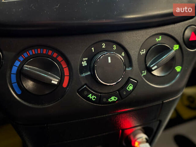 Синий Шевроле Авео, объемом двигателя 1.5 л и пробегом 217 тыс. км за 3999 $, фото 14 на Automoto.ua