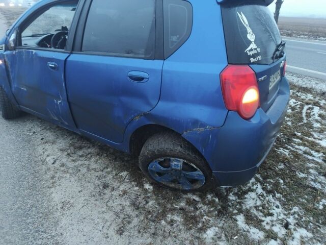 Синій Шевроле Авео, об'ємом двигуна 1.2 л та пробігом 220 тис. км за 1600 $, фото 5 на Automoto.ua