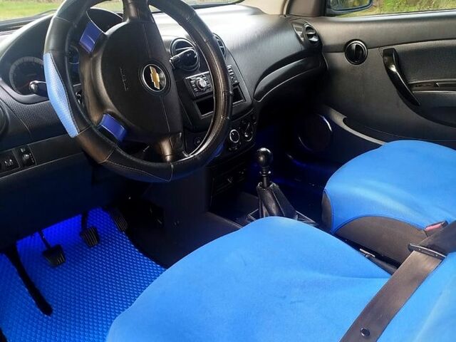 Синій Шевроле Авео, об'ємом двигуна 1.5 л та пробігом 250 тис. км за 3700 $, фото 3 на Automoto.ua