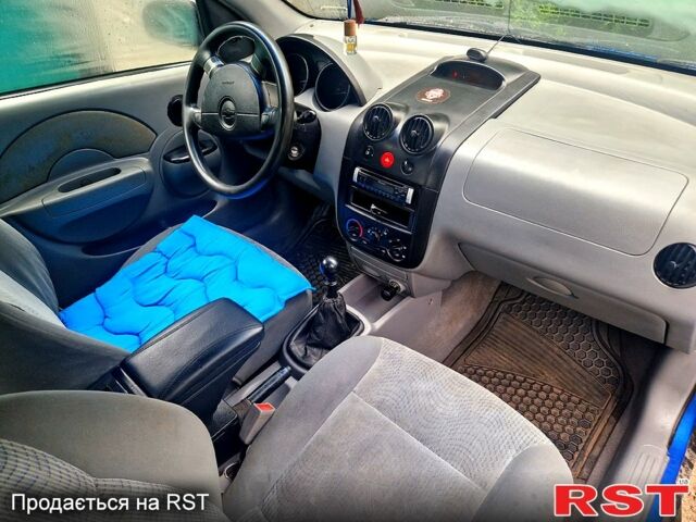 Синий Шевроле Авео, объемом двигателя 1.4 л и пробегом 270 тыс. км за 1500 $, фото 4 на Automoto.ua