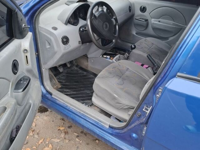 Синий Шевроле Авео, объемом двигателя 0 л и пробегом 300 тыс. км за 2000 $, фото 4 на Automoto.ua