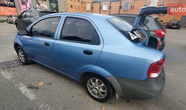 Синий Шевроле Авео, объемом двигателя 1.5 л и пробегом 190 тыс. км за 2700 $, фото 3 на Automoto.ua