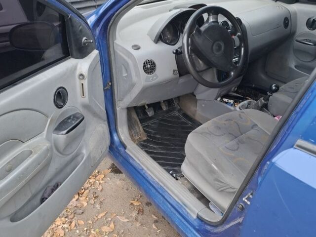 Синий Шевроле Авео, объемом двигателя 0 л и пробегом 300 тыс. км за 2000 $, фото 2 на Automoto.ua