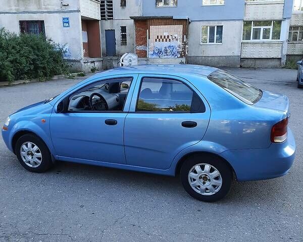 Синий Шевроле Авео, объемом двигателя 1.5 л и пробегом 210 тыс. км за 4000 $, фото 1 на Automoto.ua