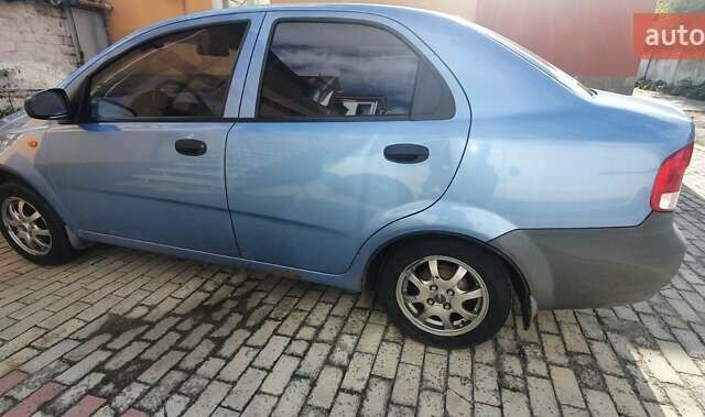 Синий Шевроле Авео, объемом двигателя 1.5 л и пробегом 190 тыс. км за 2700 $, фото 1 на Automoto.ua