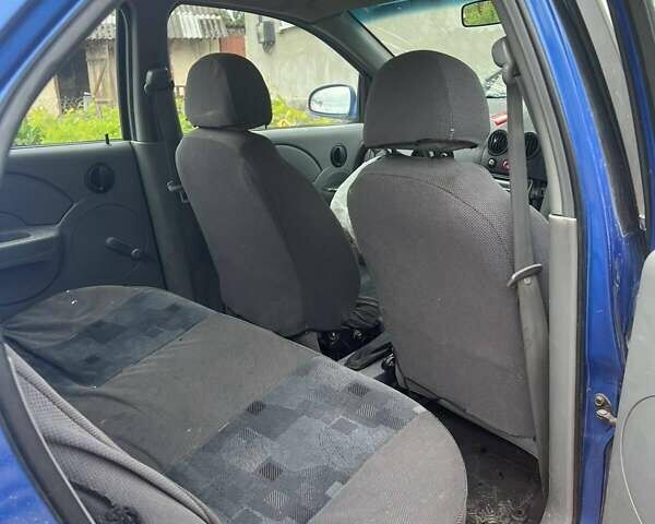 Синий Шевроле Авео, объемом двигателя 0 л и пробегом 70 тыс. км за 600 $, фото 2 на Automoto.ua
