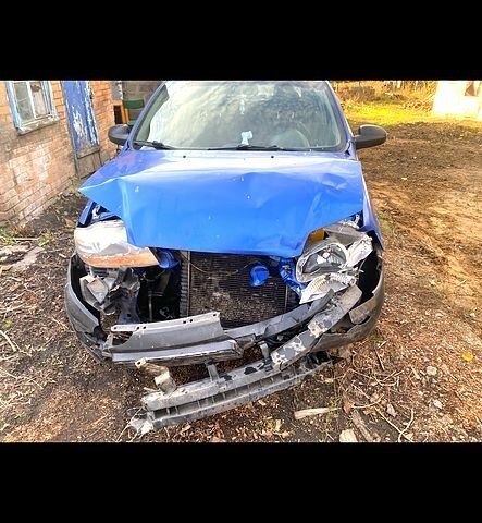 Синий Шевроле Авео, объемом двигателя 1.5 л и пробегом 100 тыс. км за 800 $, фото 3 на Automoto.ua