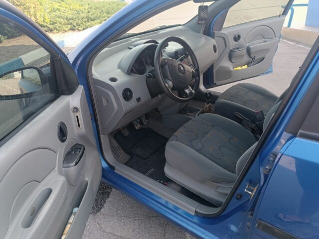 Синий Шевроле Авео, объемом двигателя 1.5 л и пробегом 220 тыс. км за 3200 $, фото 4 на Automoto.ua