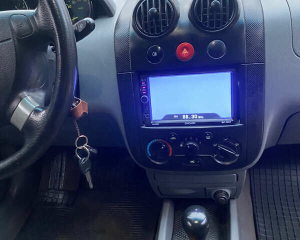 Синій Шевроле Авео, об'ємом двигуна 1.5 л та пробігом 350 тис. км за 2899 $, фото 7 на Automoto.ua