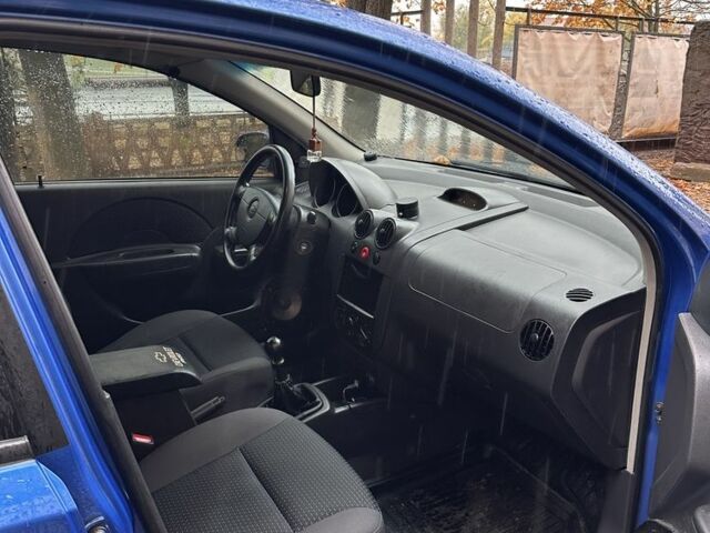 Шевроле Авео 2005 в Кривом Роге на Automoto.ua Синий Шевроле Авео, объемом двигателя 1.5 л и пробегом 207 тыс. км за 3800 $, фото 5 на Automoto.ua