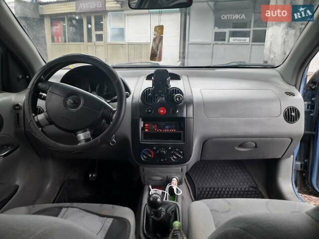 Синий Шевроле Авео, объемом двигателя 1.5 л и пробегом 208 тыс. км за 2000 $, фото 4 на Automoto.ua