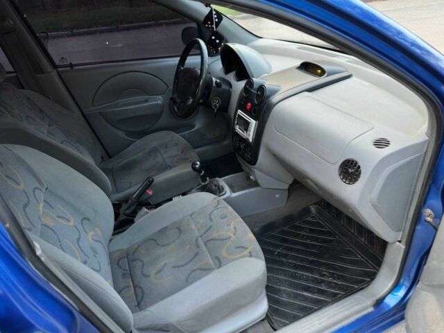 Синий Шевроле Авео, объемом двигателя 1.5 л и пробегом 250 тыс. км за 2600 $, фото 2 на Automoto.ua