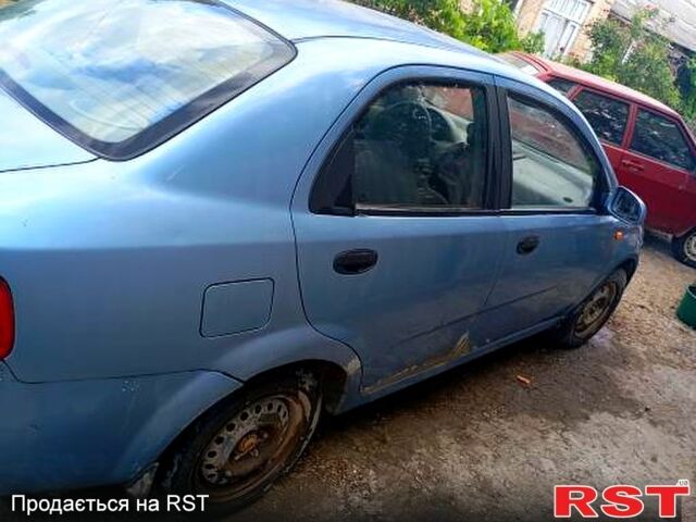 Синий Шевроле Авео, объемом двигателя 1.5 л и пробегом 200 тыс. км за 1600 $, фото 2 на Automoto.ua