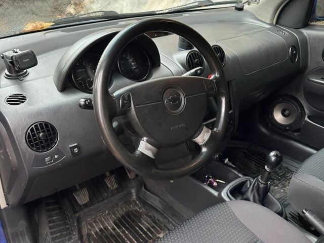 Шевроле Авео 2005 в Кривом Роге на Automoto.ua Синий Шевроле Авео, объемом двигателя 1.5 л и пробегом 207 тыс. км за 3800 $, фото 6 на Automoto.ua