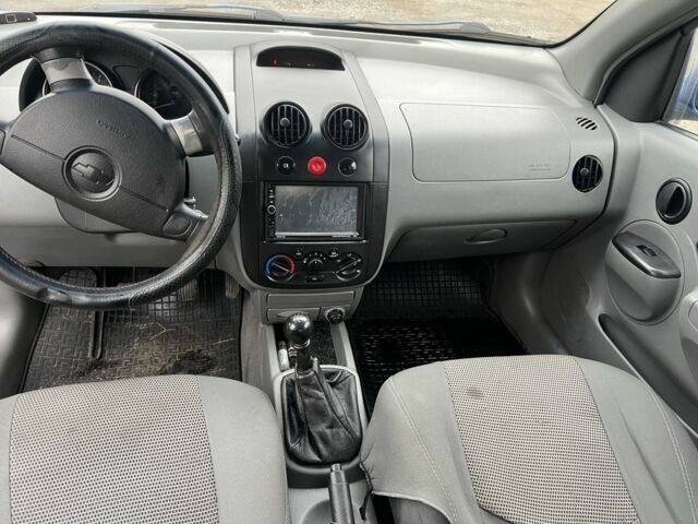 Синий Шевроле Авео, объемом двигателя 1.5 л и пробегом 230 тыс. км за 1900 $, фото 4 на Automoto.ua