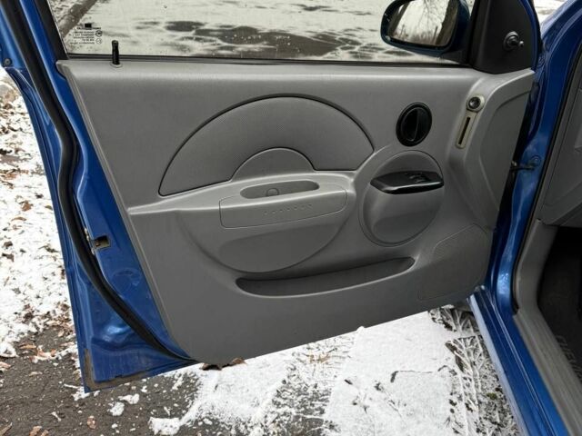 Синий Шевроле Авео, объемом двигателя 1.5 л и пробегом 210 тыс. км за 2750 $, фото 1 на Automoto.ua