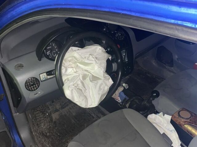 Синий Шевроле Авео, объемом двигателя 1.5 л и пробегом 170 тыс. км за 1200 $, фото 5 на Automoto.ua