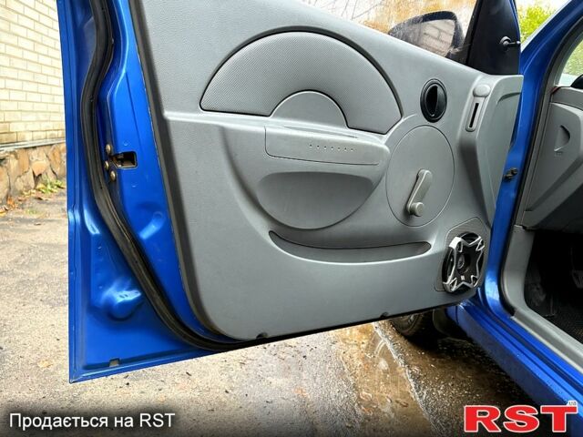 Шевроле Авео 2005 в Сумах на Automoto.ua Синий Шевроле Авео, объемом двигателя 1.5 л и пробегом 168 тыс. км за 3080 $, фото 9 на Automoto.ua