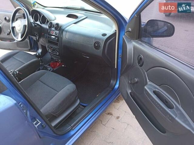 Синий Шевроле Авео, объемом двигателя 1.5 л и пробегом 300 тыс. км за 1850 $, фото 2 на Automoto.ua