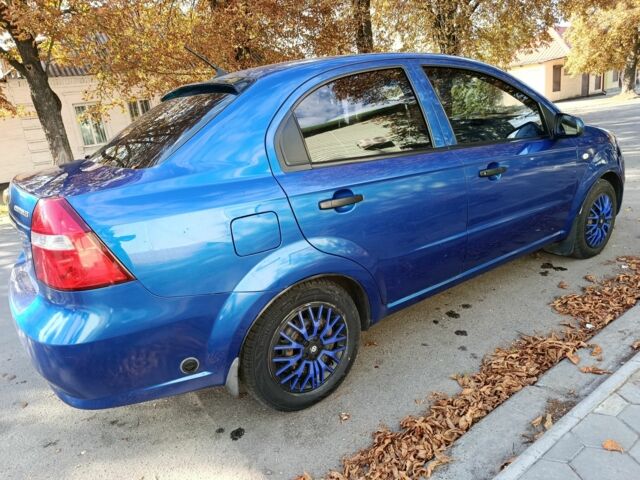 Синий Шевроле Авео, объемом двигателя 1.5 л и пробегом 275 тыс. км за 3800 $, фото 2 на Automoto.ua