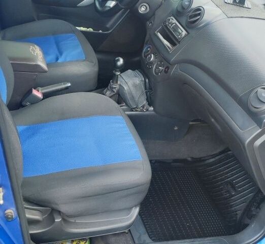 Синий Шевроле Авео, объемом двигателя 1.5 л и пробегом 250 тыс. км за 4200 $, фото 2 на Automoto.ua