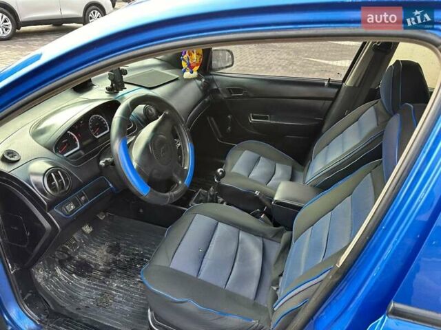 Синий Шевроле Авео, объемом двигателя 1.5 л и пробегом 206 тыс. км за 2800 $, фото 2 на Automoto.ua