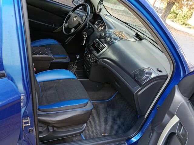 Синий Шевроле Авео, объемом двигателя 1.5 л и пробегом 275 тыс. км за 3800 $, фото 5 на Automoto.ua