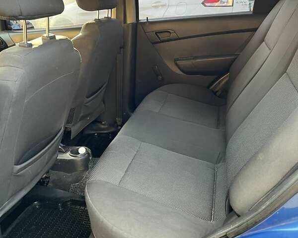 Синий Шевроле Авео, объемом двигателя 1.5 л и пробегом 250 тыс. км за 3550 $, фото 4 на Automoto.ua