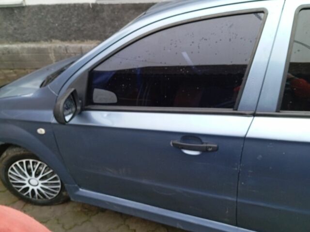 Синий Шевроле Авео, объемом двигателя 1.5 л и пробегом 240 тыс. км за 2500 $, фото 3 на Automoto.ua