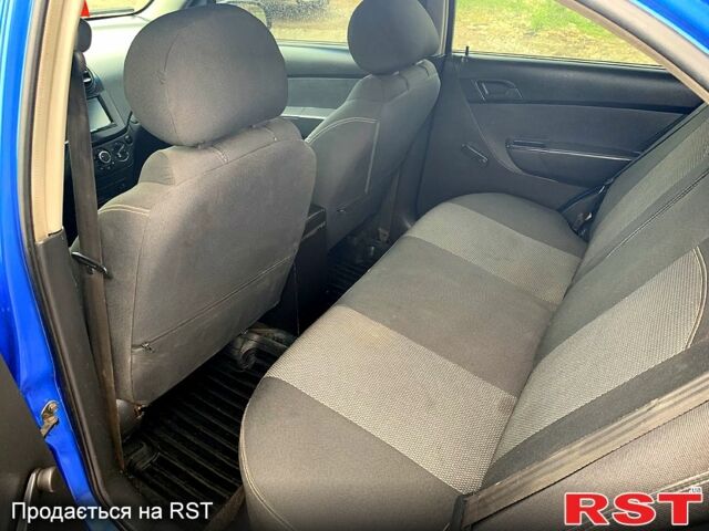 Синий Шевроле Авео, объемом двигателя 1.5 л и пробегом 203 тыс. км за 3900 $, фото 2 на Automoto.ua