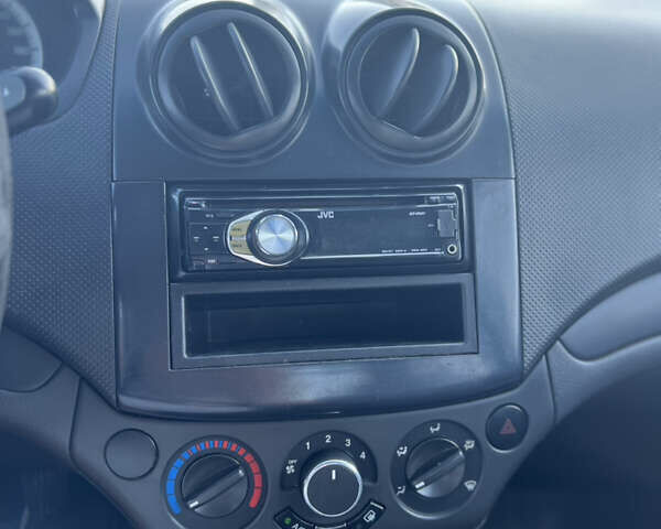 Синій Шевроле Авео, об'ємом двигуна 1.5 л та пробігом 250 тис. км за 3700 $, фото 13 на Automoto.ua