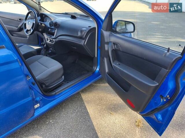 Синий Шевроле Авео, объемом двигателя 1.5 л и пробегом 250 тыс. км за 3450 $, фото 4 на Automoto.ua
