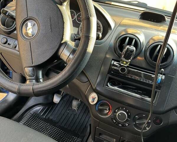 Синий Шевроле Авео, объемом двигателя 1.5 л и пробегом 250 тыс. км за 3550 $, фото 9 на Automoto.ua