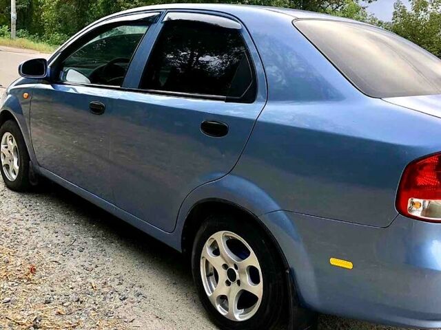 Синий Шевроле Авео, объемом двигателя 1.5 л и пробегом 208 тыс. км за 2800 $, фото 2 на Automoto.ua