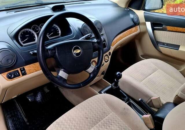 Синий Шевроле Авео, объемом двигателя 1.6 л и пробегом 312 тыс. км за 2600 $, фото 6 на Automoto.ua