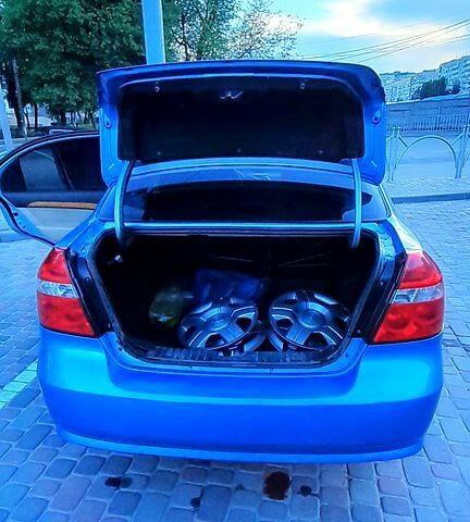 Синий Шевроле Авео, объемом двигателя 1.6 л и пробегом 225 тыс. км за 3700 $, фото 6 на Automoto.ua