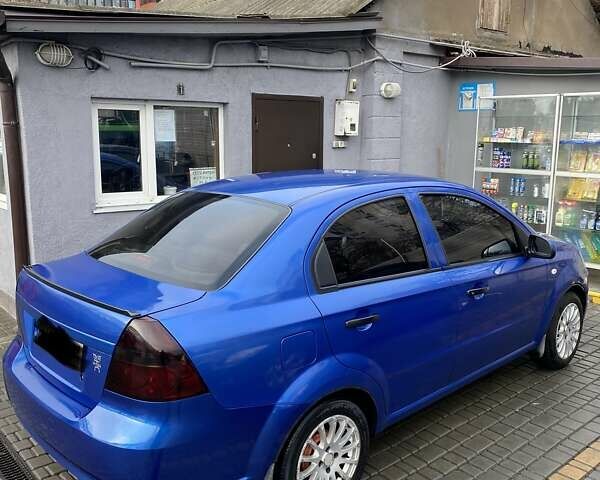 Синий Шевроле Авео, объемом двигателя 1.5 л и пробегом 300 тыс. км за 4200 $, фото 1 на Automoto.ua