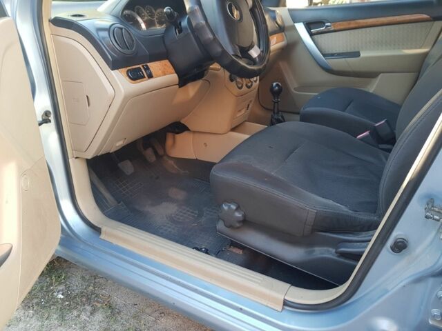 Синий Шевроле Авео, объемом двигателя 1.6 л и пробегом 198 тыс. км за 3300 $, фото 4 на Automoto.ua