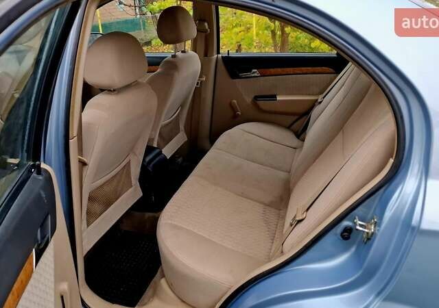 Синий Шевроле Авео, объемом двигателя 1.6 л и пробегом 312 тыс. км за 2600 $, фото 2 на Automoto.ua