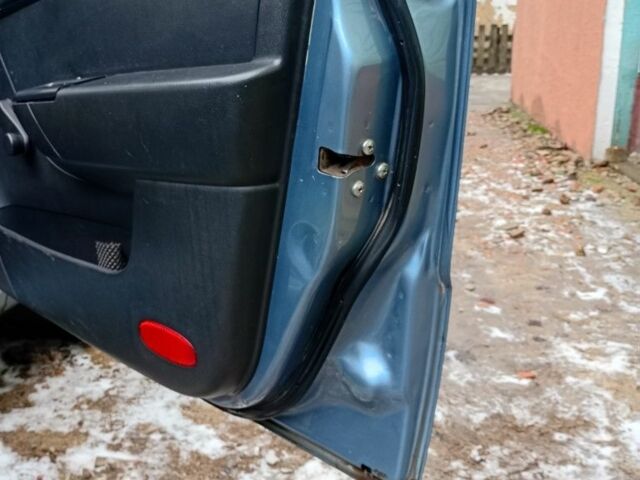 Синий Шевроле Авео, объемом двигателя 1 л и пробегом 300 тыс. км за 3750 $, фото 6 на Automoto.ua