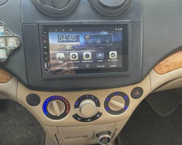 Синий Шевроле Авео, объемом двигателя 1.6 л и пробегом 250 тыс. км за 4200 $, фото 2 на Automoto.ua