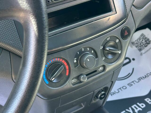 Синий Шевроле Авео, объемом двигателя 1.5 л и пробегом 258 тыс. км за 4500 $, фото 11 на Automoto.ua