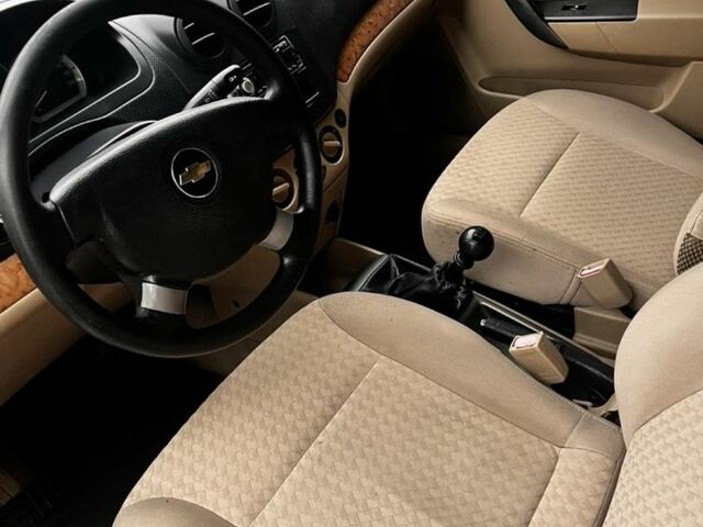 Синий Шевроле Авео, объемом двигателя 1.6 л и пробегом 200 тыс. км за 3500 $, фото 4 на Automoto.ua